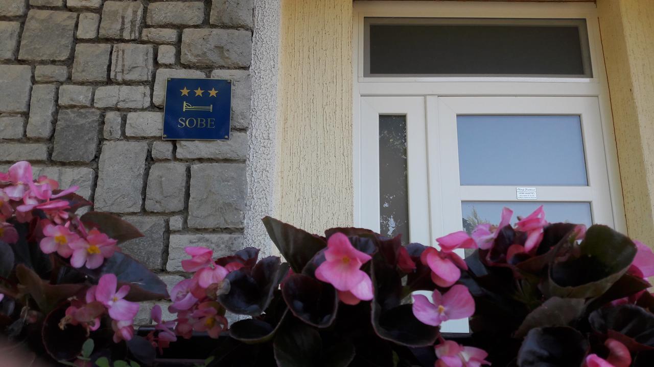 Hotel Sobe Majetic à Bizovac Extérieur photo